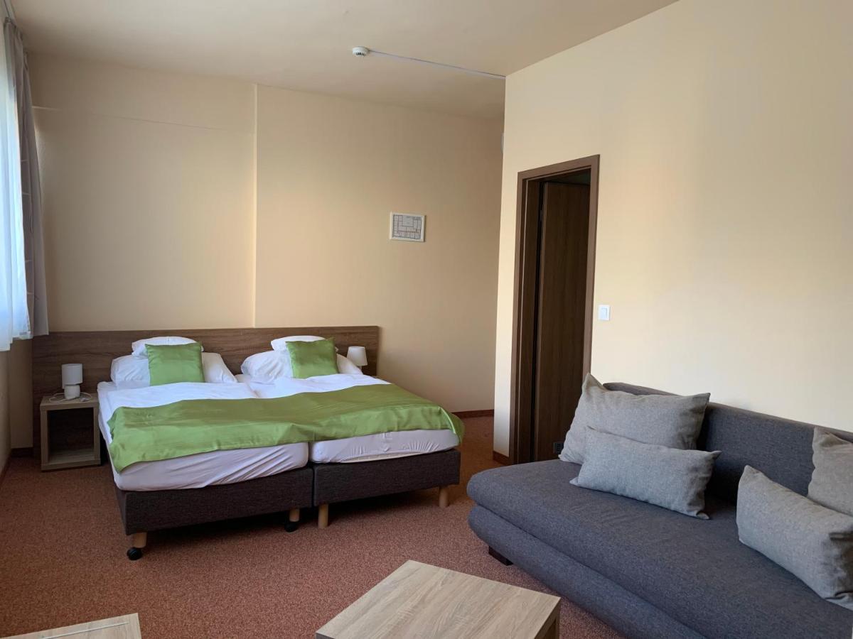 Centrooms Szálloda *